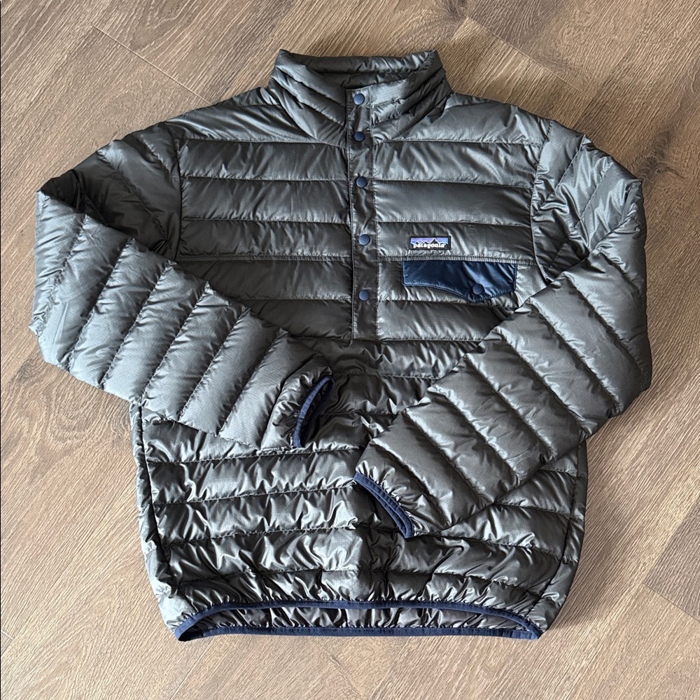 NWT Patagonia Men’s Grey Down Pullover